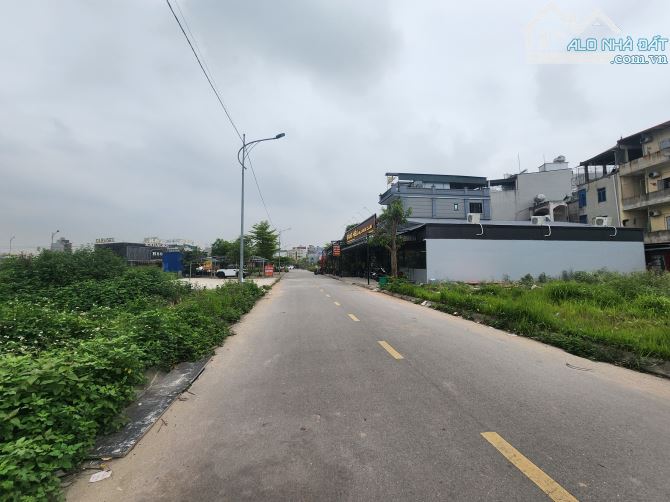 Bán 2 lô liền nhau biệt thự Đồng Vân quang Châu dt 600m2 mt 30m giá 30 tỷ
