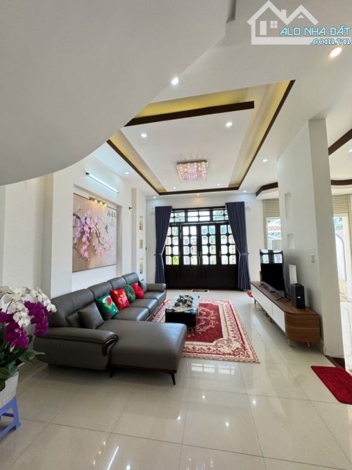 BÁN VILLA GẦN MBLAND TRẦN VĂN HAI - 154M2, NGANG 7.5M, 6 PHÒNG NGỦ - 17.5 TỶ