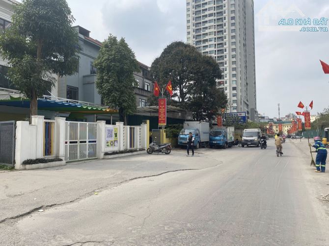 BÁN GẤP BIỆT THỰ NGUYỄN XIỂN 218M2, 4 TẦNG, MT9.5M, KINH DOANH, VIEW CHUNG CƯ, GIÁ ĐT