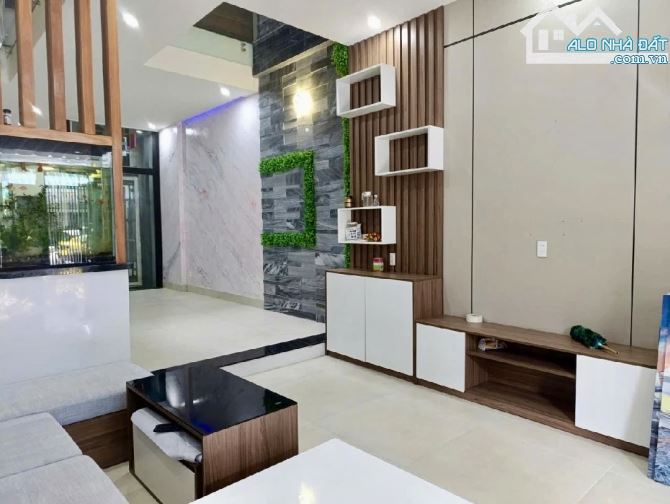 - Bán nhà 3 tầng đường Phong Bắc 4, Cẩm Lệ. DT 128M2 – Giá 6.55Tỷ TL.