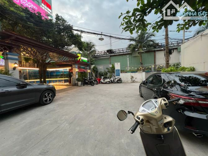Bán gấp căn góc biệt thự đường Hai Bà Trưng, Quận 1, dt: 15x28m 3 lầu mới đẹp đường 16m