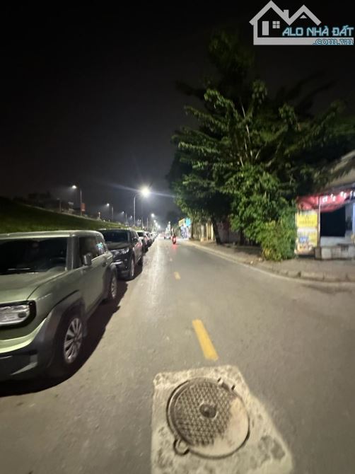 BÁN ĐẤT TẶNG NHÀ PHỐ NGỌC THỤY LONG BIÊN 45 TỶ 315M2 MT 14M 4T Ô TÔ TRÁNH KINH DOANH GẦN P