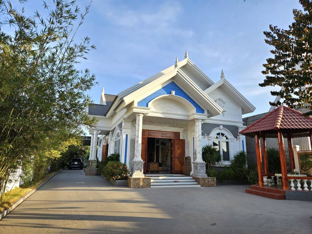 Bán biệt thự gần KCN đô thị Phước Đông, Tây Ninh, 809m², giá 11.5 tỷ