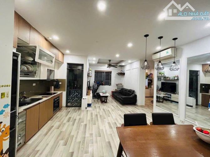 Bán Gấp Chung Cư Homeland Thượng Thanh, Long Biên, 60m2, giá 4,3 tỷ (tặng nội thất)