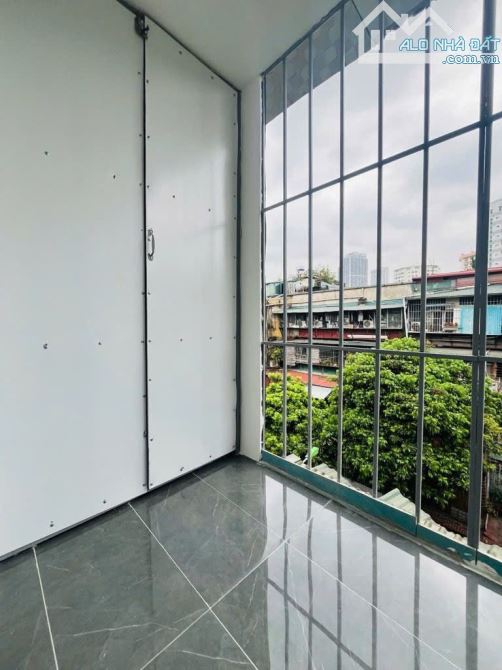 🔥 HIẾM – BÁN NHÀ TẬP THỂ NGHĨA TÂN, CẦU GIẤY – 2PN RIÊNG – Ô TÔ ĐỖ CỬA – 4.35 TỶ 🔥