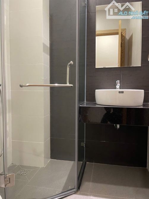 BÁN TÒA NHÀ 6 TẦNG, 2 MẶT TIỀN, VIEW SÔNG, NGANG 20M, 243M², THU NHẬP 3 TỶ/NĂM CÒN 10 NĂM