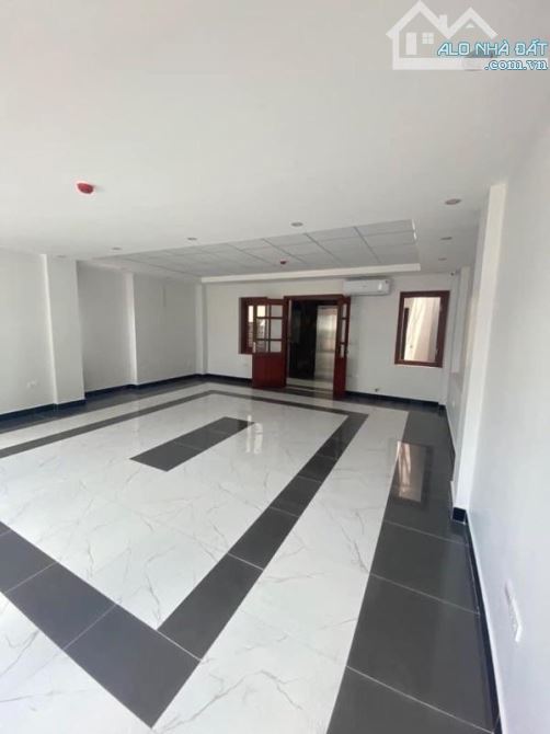 Bán tòa Văn Phòng mặt phố Bùi Huy Bích hoàng mai dt52m mt6m giá 18.5 tỷ siêu víp. Hiếm
