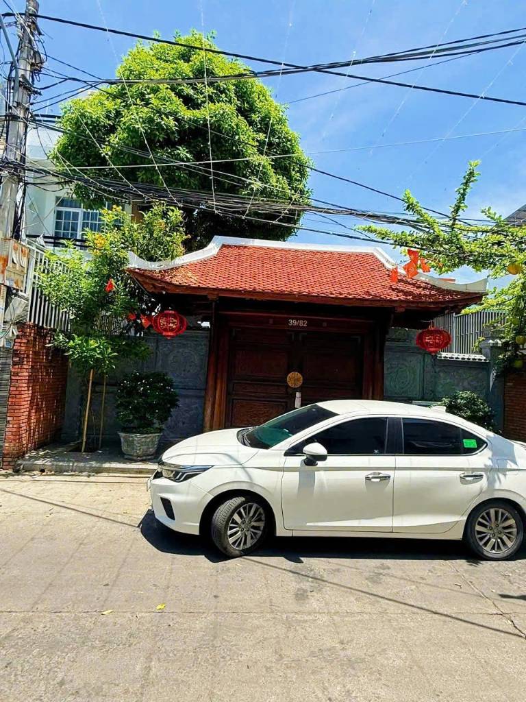Bán biệt thự cổ đường Hoàng Diệu, mang theo nét xưa rất riêng, thông ra biển Trần Phú tầm 550m