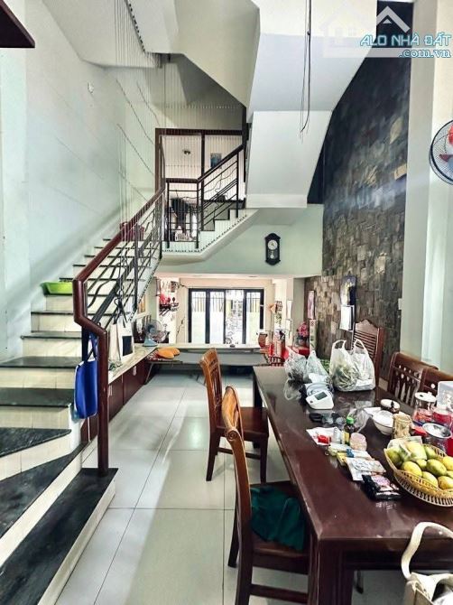Bán nhà Ông Ích Khiêm 5 tầng đúc, hẻm xe tải 8m thông 48m2 nhỉnh 9 tỷ.