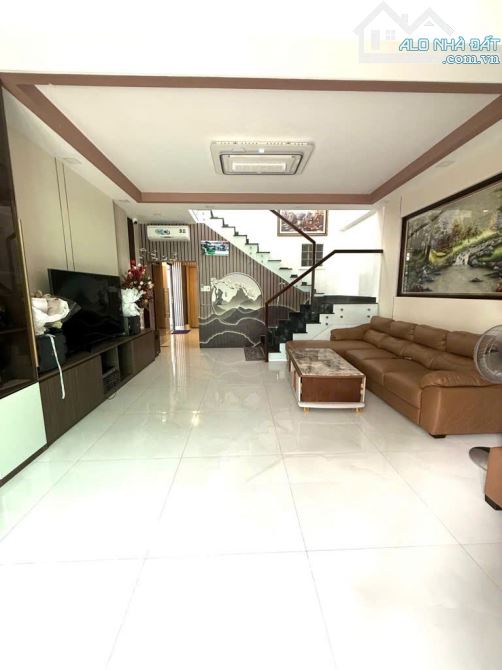 Bán nhà 2 tầng, KDC Bộ Công An, Phường Phú Thuận. 260m2, Ngang 8m, HXH, full nội thất