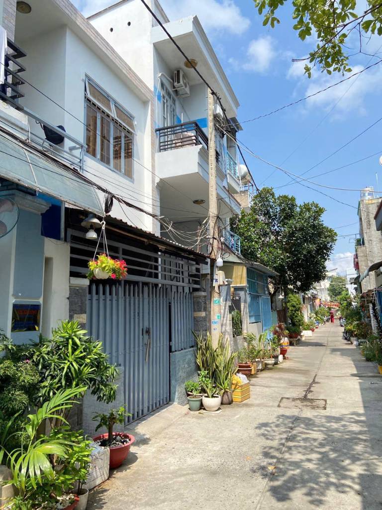 Bán nhà Huỳnh Tấn Phát Quận 7, hẻm bê tông 4m, nhà mới cứng 3 tầng, ngang 4m3, giá 7.1 tỷ