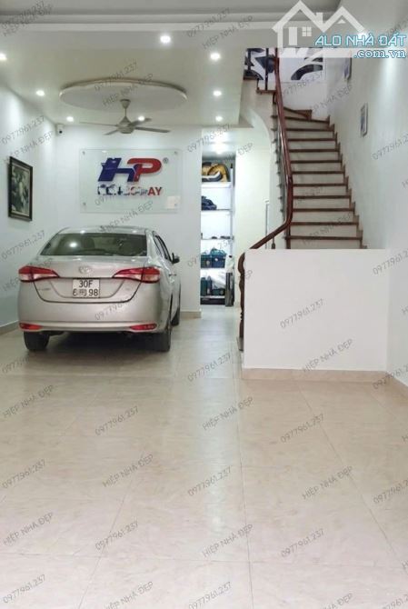 BÁN NHÀ CẦU GIẤY 60m2 × 5T × MT 5,5m. GARA Ô TÔ 7 CHỖ + 2 Ô TÔ TRÁNH + V.PHÒNG