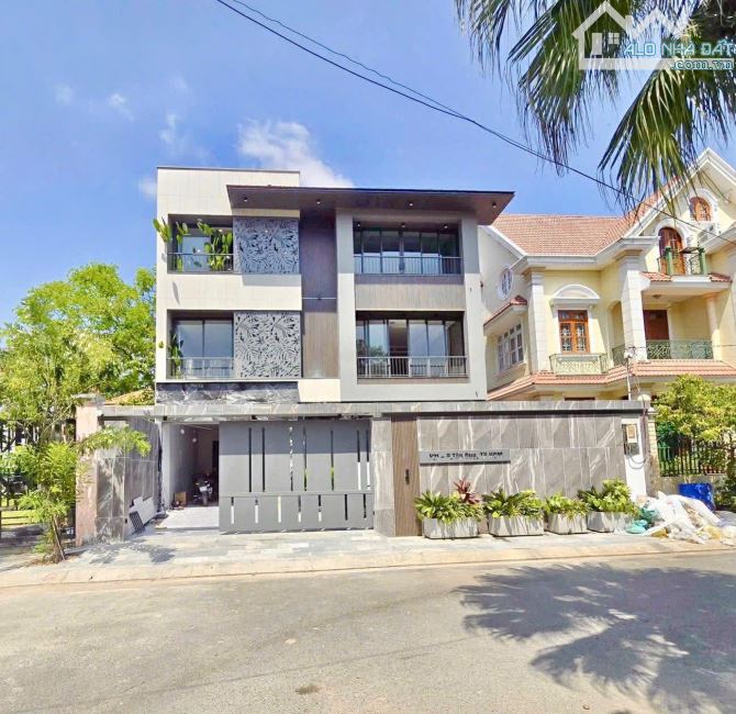 Biệt thự đẹp đường 10m Khu Tân Quy Đông Phường Tân Phong, Quận 7.