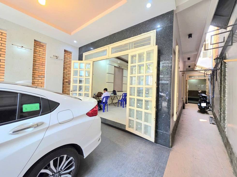 Bán nhà HXH kinh doanh Phạm Văn Hai, Tân Bình, 133m2 3 tầng, ngang 4,7m nở hậu đều