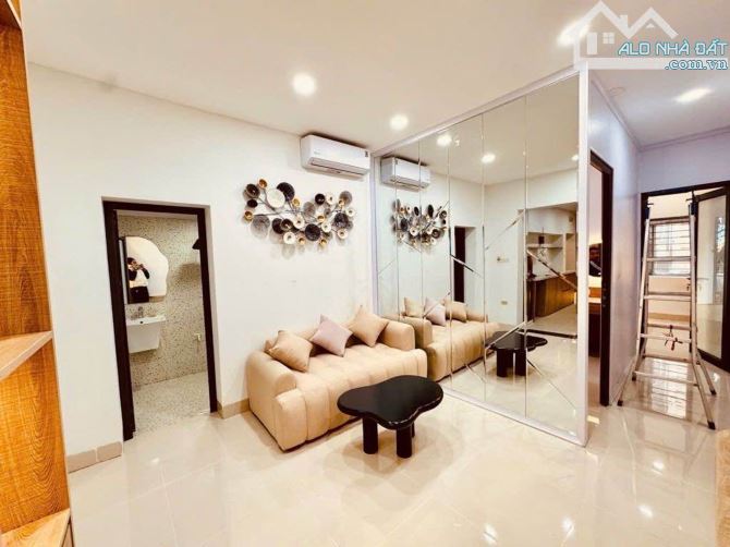 Căn hộ tập thể T2 phố Lò Đúc 68m 2PN 2WC, ô tô đỗ chân cầu thang, 50m ra phố
