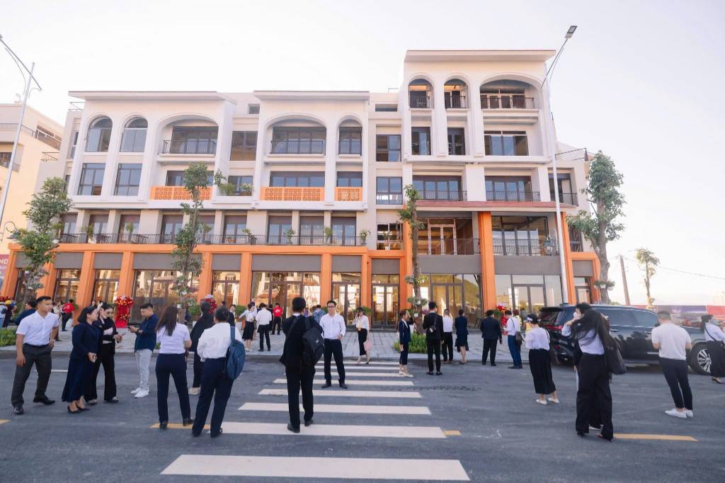 Bán shophouse Sun Charmora City, cạnh trục chính, 5 tầng, dt 112m2, giá nhỉnh 15 tỷ