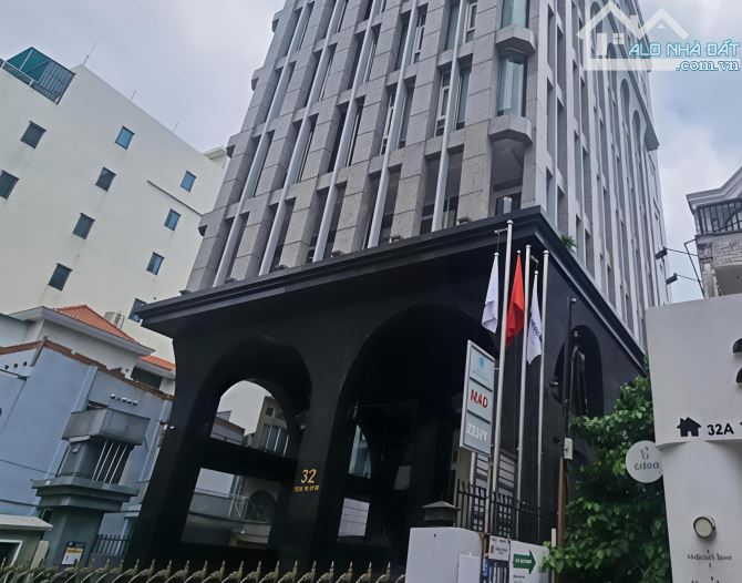 Bán căn building phố Trần Thái Tông, DT 150m2 x 9 tầng, mặt tiền 8m, giá 85 tỷ.
