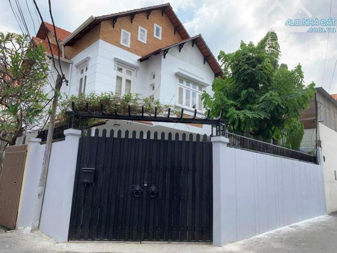 Siêu phẩm Biệt thự Hồ Bơi Thảo Điền- 12x29m- 385m2- Giá 60 tỷ- HĐT 3200$