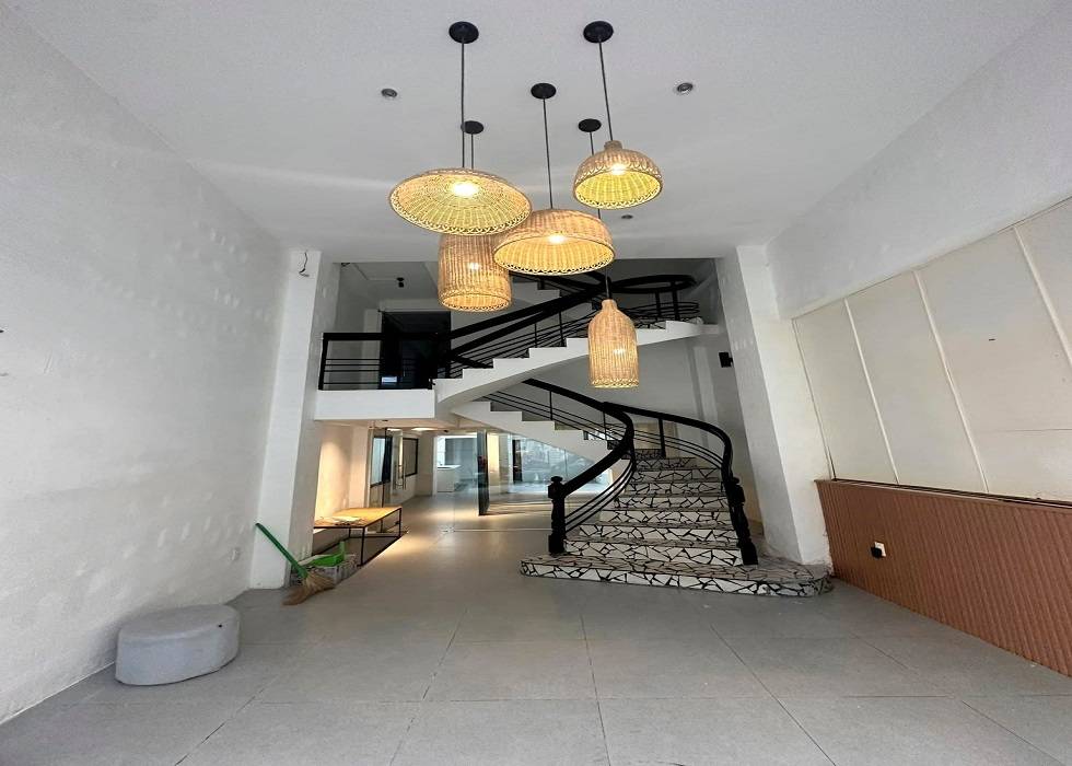 Bán nhà HXH kinh doanh Phạm Ngọc Thạch, Quận 3, 89m2 4 tầng, nơi hiếm nhà bán
