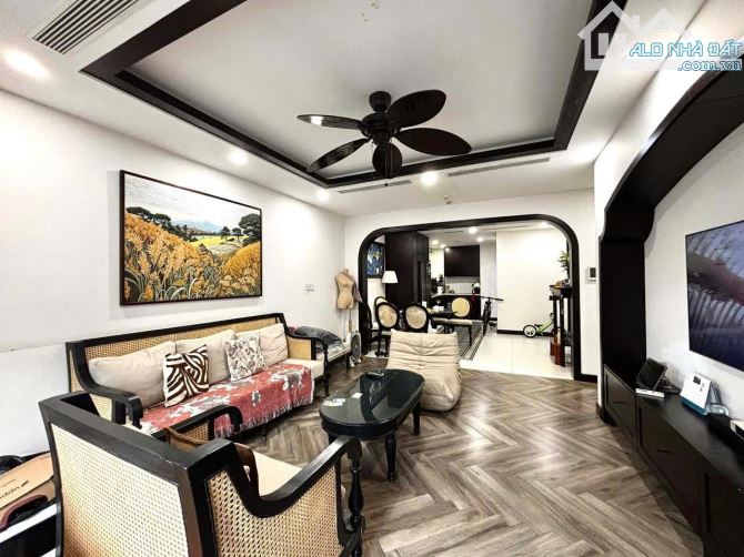 Bán gấp CH Sunshine Center 18 Phạm Hùng DT 108m 3PN Full NT giá 9 tỷ hướng ĐN tầng đẹp