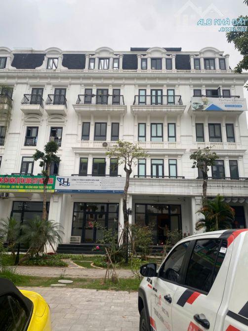 CHÍNH CHỦ BÁN CĂN LK LOUIS 2 MẶT TIỀN VIEW VƯỜN HỒNG DT:109M2 5 TẦNG GIÁ 39 TỶ