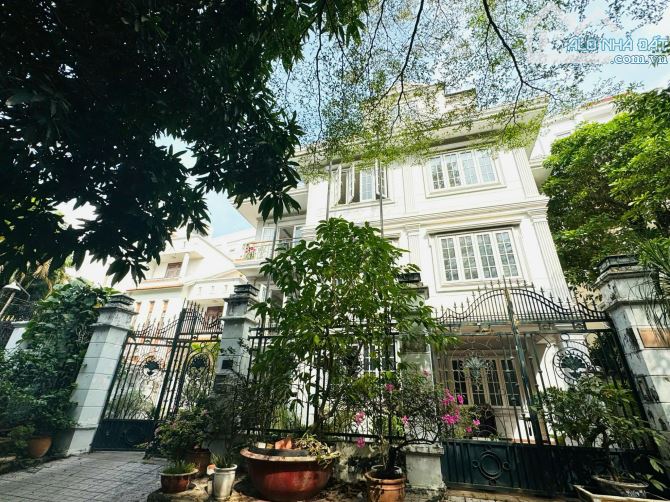 Bán biệt thự khu compound Quốc Hương- Thảo Điền Q2- 16x22m- 3 Tầng- Giá 100 tỷ TL