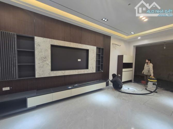 Nhà mới dân xây 5T x 40m2, lô góc 3 thoáng, ngõ rộng gần KĐT Đặng Xá Gia Lâm giá hơn 5 tỷ