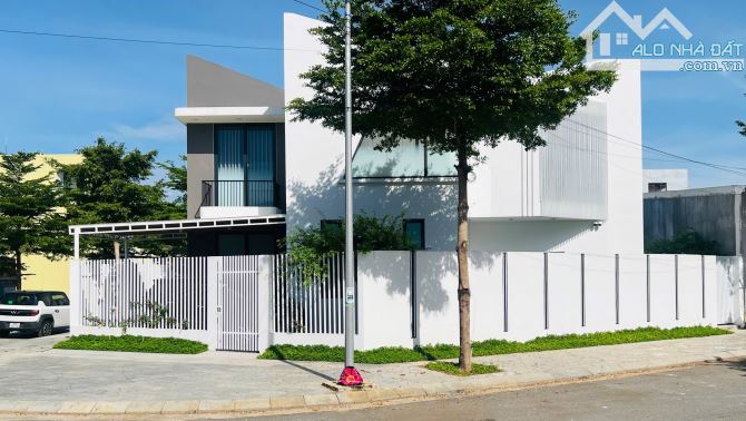 NHÀ VILLA 2 TẦNG - KHU DÂN CƯ 577