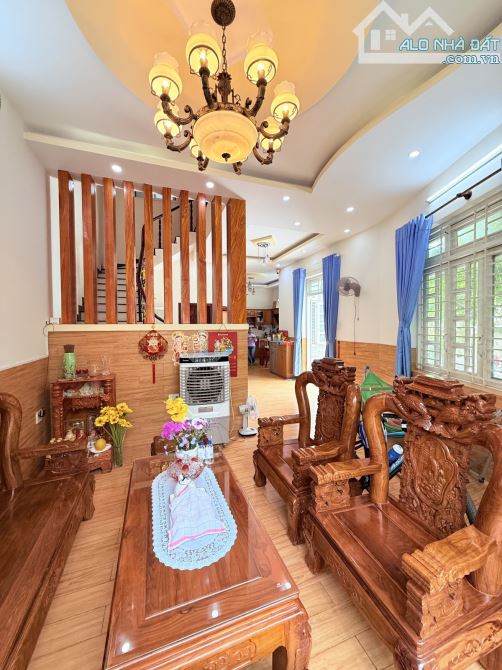 Biệt thự sân vườn Đình Phong Phú – 402m² (10→20×35m) x 3 tầng – NỞ HẬU