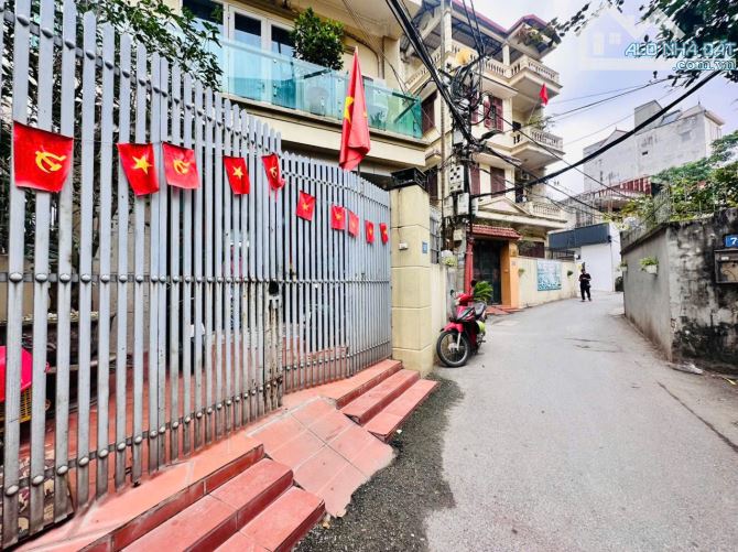 BIỆT THỰ CỔ- ĐẤT VÀNG TÂY HỒ – 3 BƯỚC RA Phố đi bộ Trịnh Công Sơn