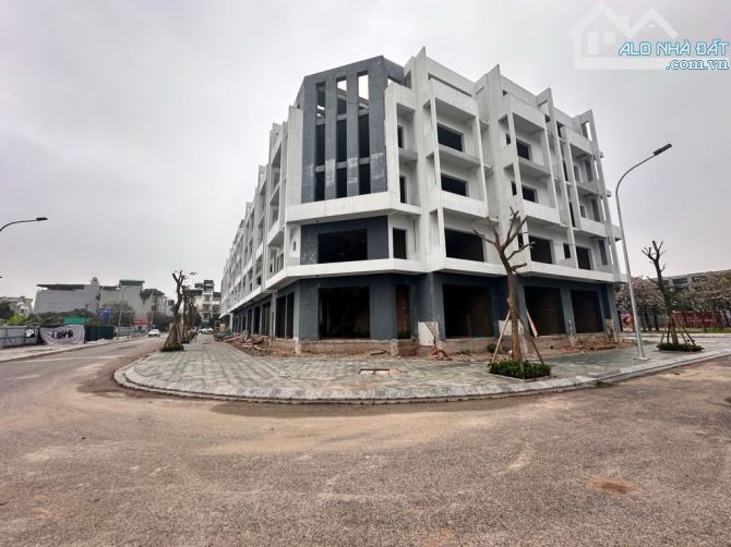 20.8 Tỷ_ 115 m2/ 5 Tầng/ Lô góc 2 mặt tiền/ BT Trâu Quỳ
