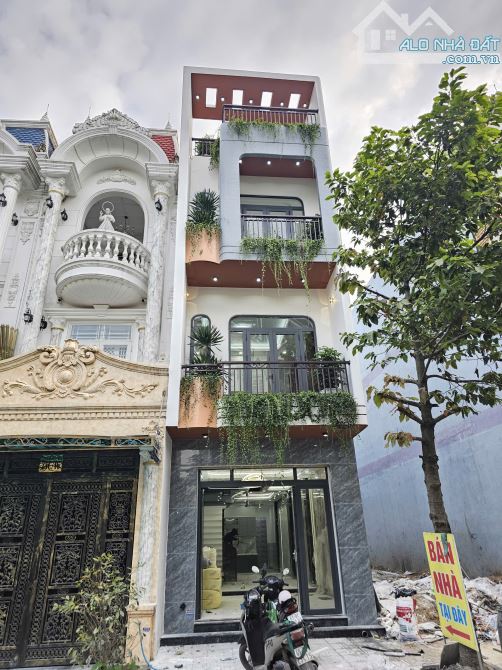 5Tỷ950_82m2🔥Nhà NGỘP_Hoàn Công_Đầy Đủ Nội Thất_KDC gần Chợ Phú Phong, Miếu Ông Cù