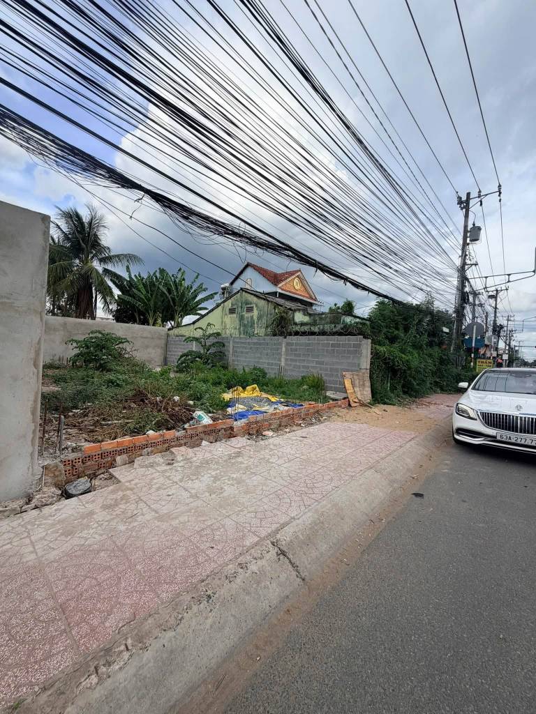 Bán đất mặt tiền DT879, đối diện Aeon Mỹ Tho, khu sầm uất, tiện kinh doanh