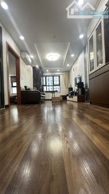 Bán gấp chung cư GoldMark Hồ Tùng Mậu, 75m, 2 ngủ, 2wc. Full đồ chỉ 6x tỷ