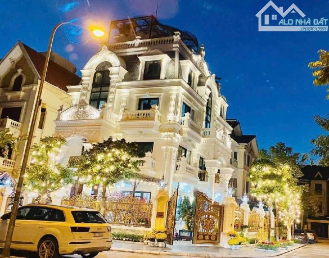 89 tỷ_ 250 m2_ 30 M tiền/5 Tầng/ Lô Góc/ BT Long Biên