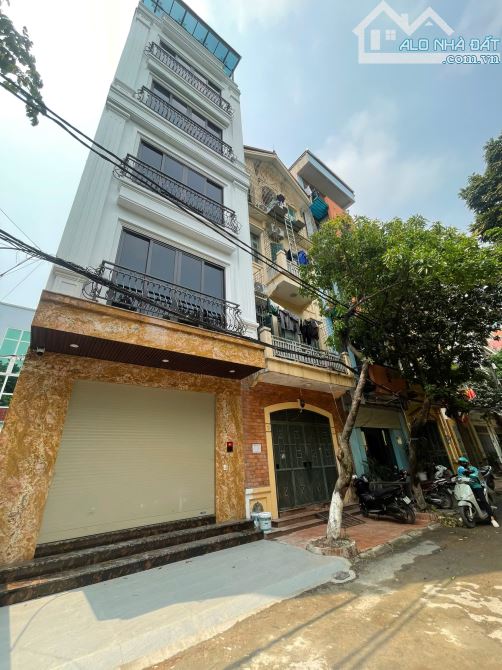 NHÀ LÔ GÓC GẦN PHỐ 26 TỶ 70m 6 TẦNG MT 5m THANG MÁY VỈA HÈ Ô TÔ TRÁNH MAI DỊCH CẦU GIẤY
