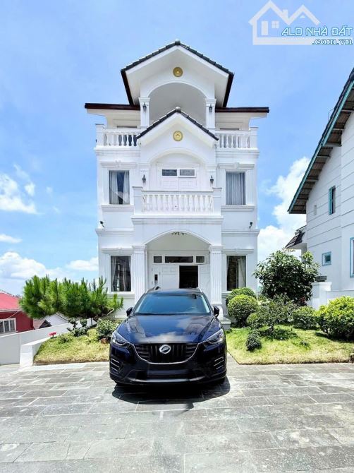 BIỆT THỰ MẶT TIỀN ĐƯỜNG TRẦN QUANG KHẢI. P8. 288M2. NGANG 12M. 4 TẦNG. 5PN. GIÁ 29,5 TỶ