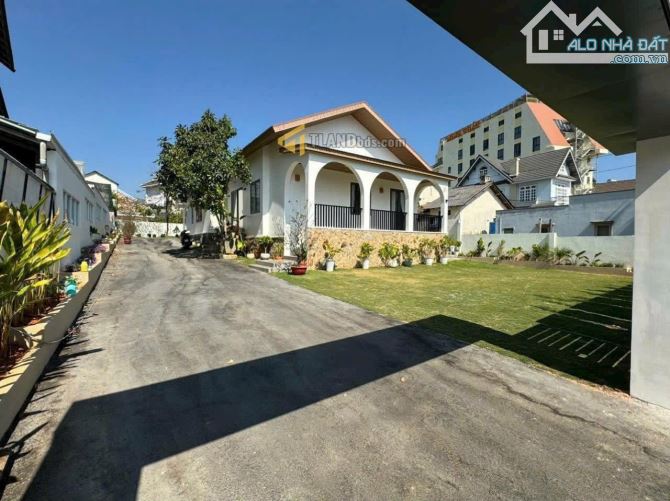 VILLA MẶT TIỀN ĐƯỜNG YERSIN. P9. 742M2. NGANG 17M. FULL XD. CÁCH HXH 500M. GIÁ 60 TỶ TL
