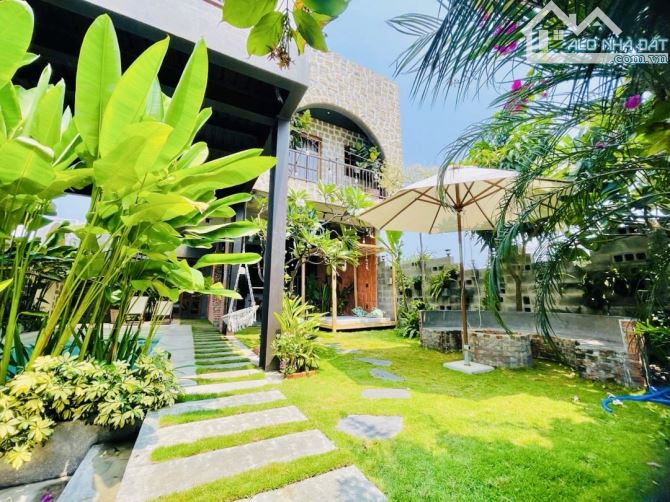 VILLAR NGHĨ DƯỠNG - NGAY BỜ HỒ TÂN AN - 2 TẦNG - 200m2 - MT 10m - CHỈ 13TỶ.