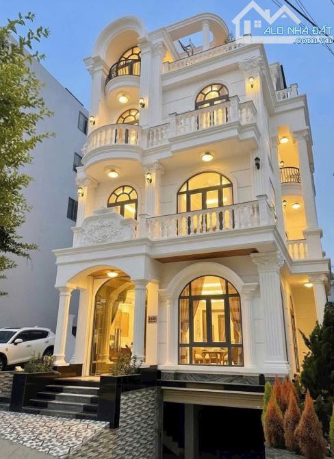 BIỆT THỰ CAO CẤP ĐƯỜNG PHÙ ĐỔNG THIÊN VƯƠNG. P8. 200M2. 8PN. THANG MÁY. GARA. GIÁ 23 TỶ