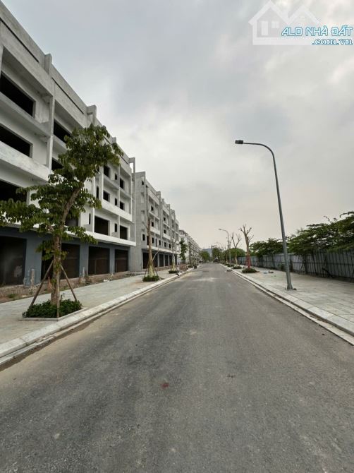 BÁN LIỀN KỀ DỰ ÁN Hà Nội Oriental – CĂN NGOẠI GIAO GIÁ TỐT, VIEW ĐƯỜNG 20M - 83m2 = 15 TỶ
