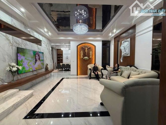295m2( 11x24) bán biệt thự mặt tiền Nguyễn Chí Thanh. 12,5 tỷ