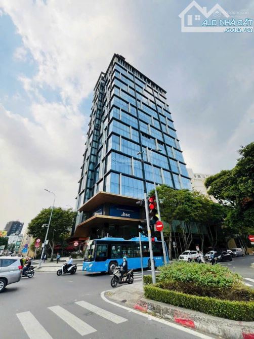Cao ốc VP - số 123 Hai Bà Trưng Q1 | 21 x 33m | Hầm & 10 Tầng | HĐT: 1,5 tỷ / tháng |