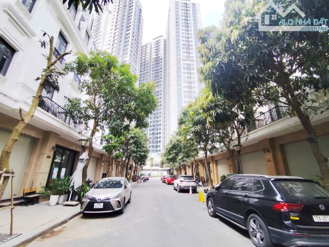 📛📛Bán nhà Lô góc xẻ khe Hoàng Huy Mall - 79m 4 tầng - đã hoàn thiện