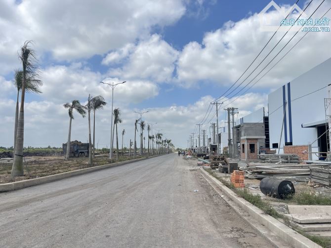 Chuyển Nhượng Lô Đất 25000m2 Góc 2 Mặt Tiền KCN Đức Hoà 3 Long An