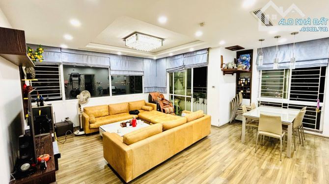 Chung Cư LiLaMa, 124 Minh Khai, nhà lô góc, ôtô đỗ cửa, DT 114m2, T19, giá 10.5 tỷ.