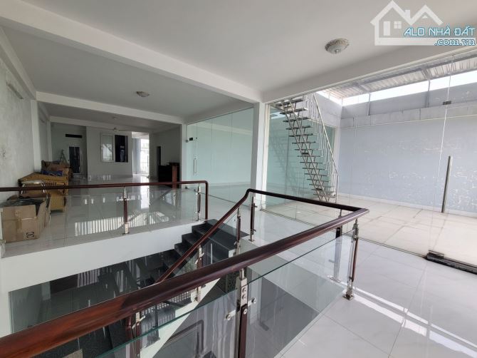 BÁN TOÀ NHÀ VĂN PHÒNG 5 TẦNG ĐƯỜNG LÊ ĐÌNH CẨN, 10X28M, CHỈ 25 TỶ