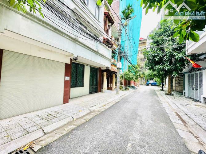 Hàng Cực Hiếm! Phân Lô 61 Lạc Trung Vỉa Hè Ô Tô Tránh 8T Thang Máy MT 4M Ở Và VP Giá 30 Tỷ