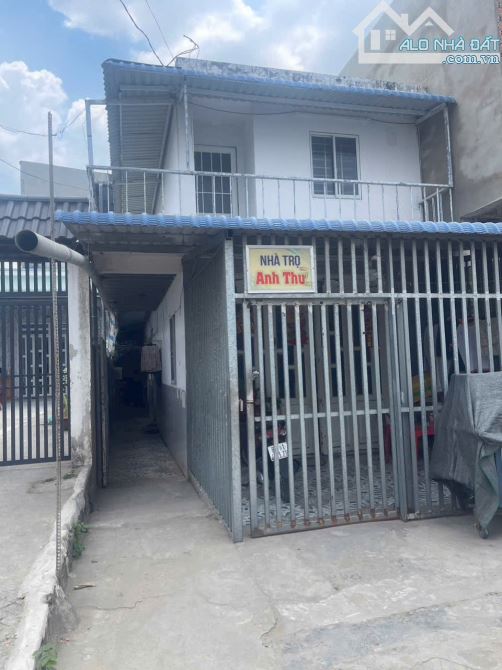 BÁN TRỌ 6 PHÒNG 1 KIOT , THU NHẬP 10 TRIỆU THÁNG , KCN TÂN ĐỨC , GIÁ 2 TỶ 150