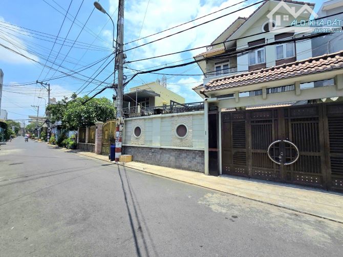 Biệt thự 20 x 27 mặt tiền Thới An 4, ngay siêu thị Metro Q12, kế bên Gò Vấp